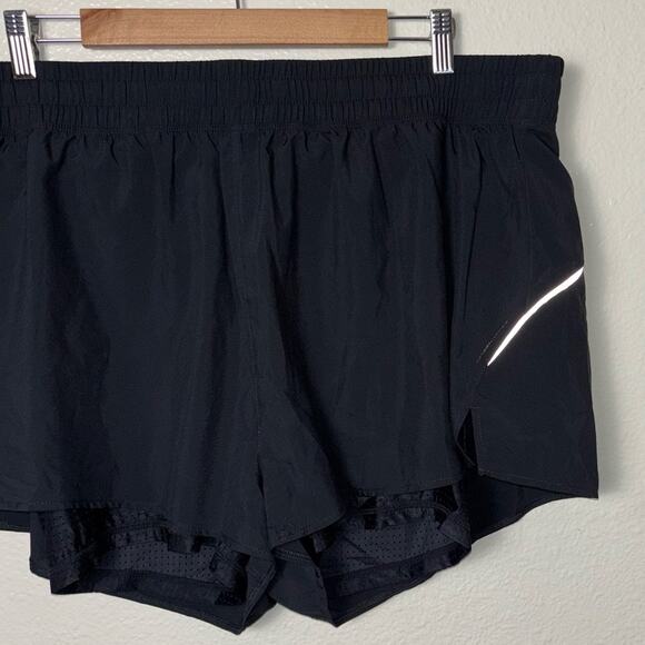 NWT Fabletics Perforated Run Shorts 5" Reflective Women's Size XXL/1X Black - Picture 7 of 16
